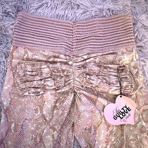 Cute Booty Lounge Blush Snake Print Leggings - Picture 4 of 6